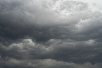 Fototapeta premium Tormenta Impresionante con Nubes Oscuras que Cubren el Cielo