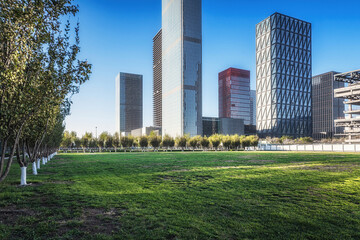 Obraz premium Green Urban Park Amidst Soaring Skyscrapers