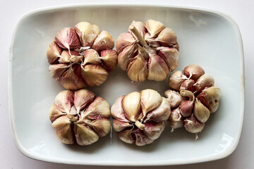 Nothing beats the aroma of fresh garlic. A kitchen staple that adds bold flavor and endless possibilities to any dish. 