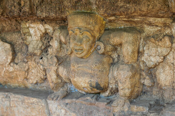 Sri Thep, an ancient city on the Southeast Asian network, demonstrates the wisdom of selecting a location that serves as a link between cultural diffusion and trade within and between regions.