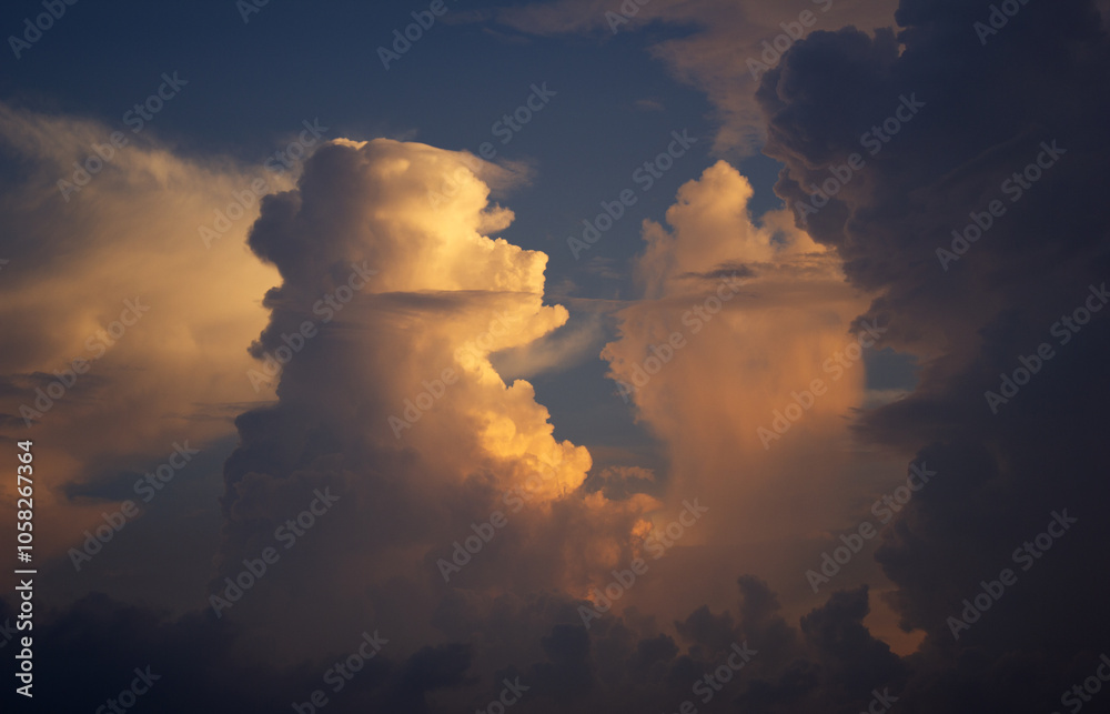 Wall mural it is a cumulonimbus cloud that receives late afternoon sunlight.