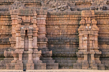 Fototapeta premium Sri Thep, an ancient city on the Southeast Asian network, demonstrates the wisdom of selecting a location that serves as a link between cultural diffusion and trade within and between regions.