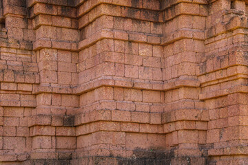 Sri Thep, an ancient city on the Southeast Asian network, demonstrates the wisdom of selecting a location that serves as a link between cultural diffusion and trade within and between regions.