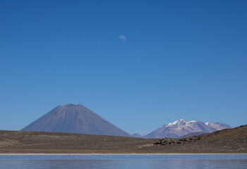 Fototapeta premium view of the back side of the misti volcano from the salinas lagoon