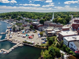 Naklejka premium Camden Harbor in the seaside sotwn of Camden, Maine, United States.