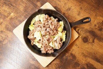 豚肉キャベツ炒め　豚肉切り落とし