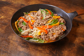 豚肉野菜炒め　豚肉切り落とし