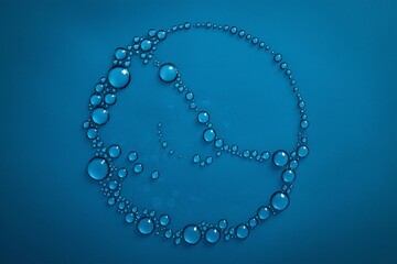 Fototapeta premium Water Drop Circle on Blue: A mesmerizing arrangement of water droplets forms a perfect circle on a vibrant blue background, creating an abstract, zen-like image.