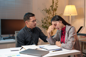 Stressed business team Pressurized by managers, department heads, and blamed on work errors that need to be corrected. Data verification Discuss solutions to solve problems together at the office.