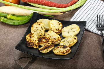 Baked potato slices with herbs
