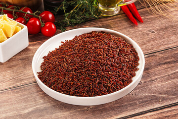 Red raw dry rice gor cooking
