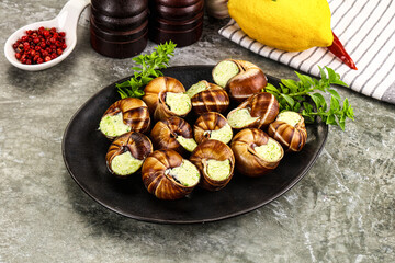 Fresnch escargort with basil butter