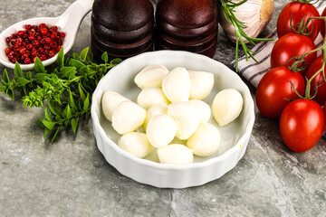 Small mozzarella mini cheese balls