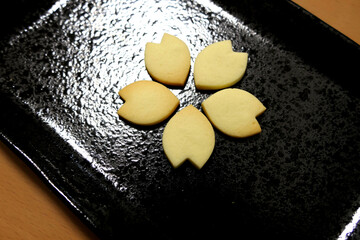 桜の花びらの形のクッキー