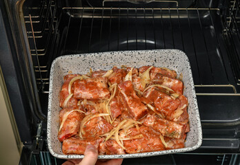 Żeberka wieprzowe kawałki w sosie bbq pieczone w piekarniku