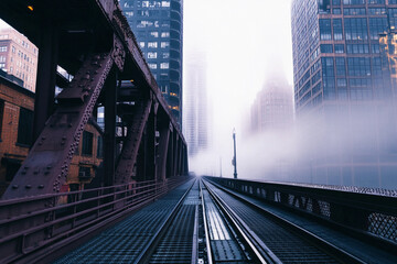 Fototapeta premium Foggy morning over the railway bridge in downtown Chicago