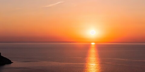 Fototapeta premium Serene Sunset Over Calm Sea – A Peaceful Horizon and Golden Glow
