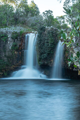 Fototapeta premium cachoeira na cidade de Alto Paraiso de Goiás, região da Chapada dos Veadeiros, Estado de Goiás, Brasil