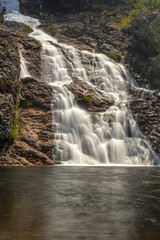 Obraz premium cachoeira na cidade de Alto Paraiso de Goiás, região da Chapada dos Veadeiros, Estado de Goiás, Brasil