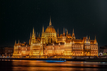 Fototapeta premium Budapest, Hungary, night in the city