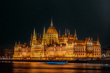 Fototapeta premium Budapest, Hungary, night in the city