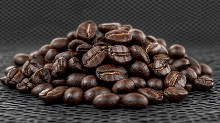 Obraz premium Pile of glossy coffee beans with rich textures, symbolizing aromatic coffee, isolated on transparent background