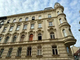 Sanierte Altbausfassaden im Karmeliterviertel im 2. Bezirk von Wien, Österreich