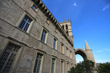 Fa&ccedil;ade de la facult&eacute; de m&eacute;decine de Montpellier