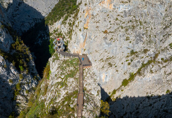 There are incredibly beautiful places around Kastamonu that make you breathe. One of them is Valla Canyon in Pınarbaşı district. Valla Canyon, which