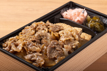 ［黒毛和牛］すきやき重　弁当