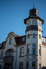 Obraz premium Villa Richter in Miedzyzdroje, Poland, is a charming historical building that offers a picturesque view of the coastal landscape, blending elegant architecture with natural beauty.