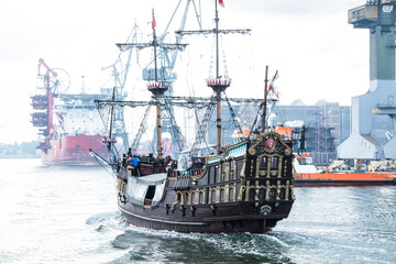 Black Pearl Segelschiff im Hafen von Danzig