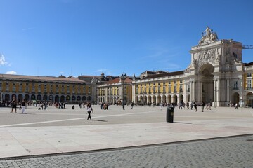 Fototapeta premium La place du commerce, Praça do Comércio, célèbre place typique, ville de Lisbonne, Portugal