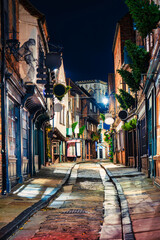 Fototapeta premium Shambles alley at night in York city. England. UK