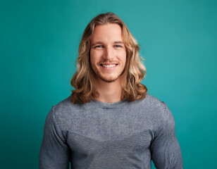 Obraz premium Happy Man Smiling Against Colorful Studio Background