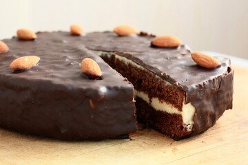 Chocolate cake with almonds