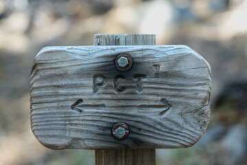 Wooden PCT (Pacific Crest Trail) sign with arrows in both directions.   © DNB STOCK