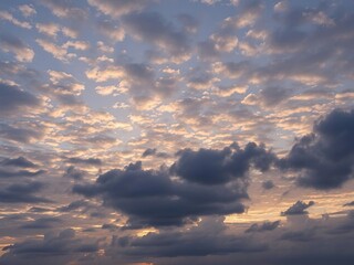 Obraz premium Dramatic clouds in the evening sky at sunset, scenery, dramatic, beauty