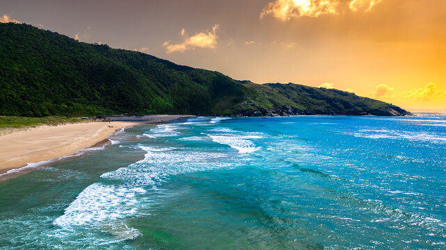 Lagoinha do Leste Floripa Sol Mar Oceano Brasil Corrida Trilhas Praia Santa Catarina Paisagem Natureza Aventura Areia Colinas C&eacute;u Azul Vegeta&ccedil;&atilde;o Tropical Treinamento Esporte Cen&aacute;rio Exerc&iacute;cio Areia