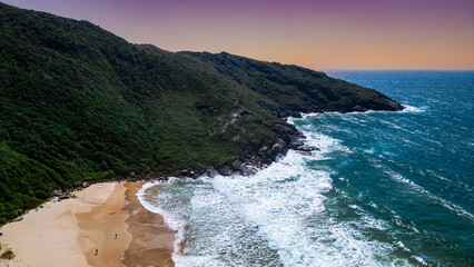 Obraz premium Lagoinha do Leste Floripa Sol Mar Oceano Brasil Corrida Trilhas Praia Santa Catarina Paisagem Natureza Aventura Areia Colinas Céu Azul Vegetação Tropical Treinamento Esporte Cenário Exercício Areia