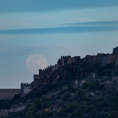 Fototapeta premium LUNA LLENA EN EL CASTILLO DE SAGUNTO. VALENCIA. ESPAÑA