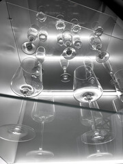 Glass cabinet with different glasses and glasses, all illuminated by built-in lighting