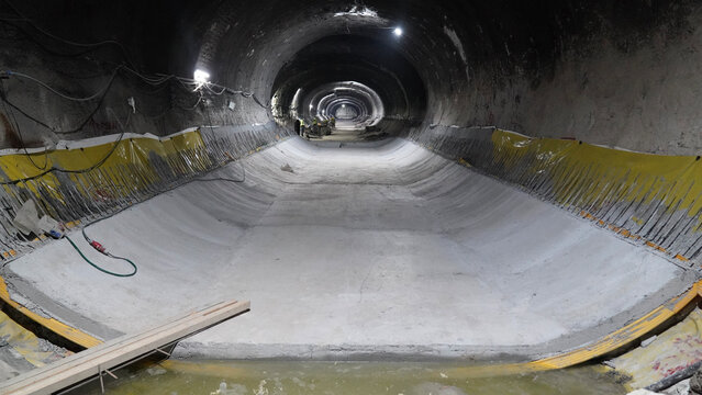 invert concrete pavement in metro tunnel construction