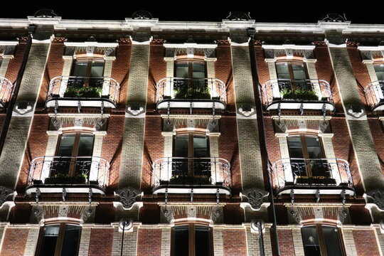 Fachada iluminada