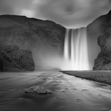Sk&oacute;gafoss waterfall on the Sk&oacute;g&aacute; River in the south of Iceland.