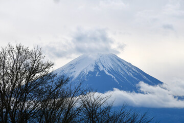 Fototapeta premium Mount Fuji with snow at the peak During December 2018