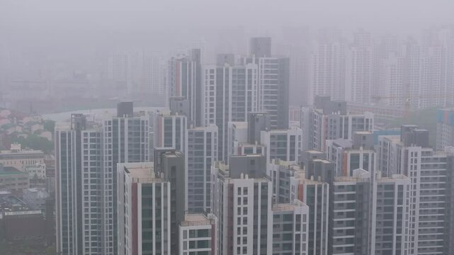 Aerial View of a Large Apartment Complex in Heavy Smog, 서울, 경기도 광명시