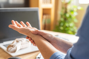 Hand injured by continuous and repetitive use of the laptop in the office