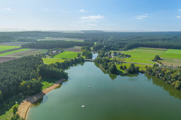 Herbstliche Stimmung am Kleinen Brombachsee rund um das Seezentrum Langlau