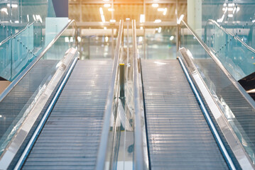 Obraz premium No climbing sign on public escalator close-up, safety measures and cautionary messages. No climbing warning emblem on glass handrail, public safety and rules for safe use of travelators and escalators